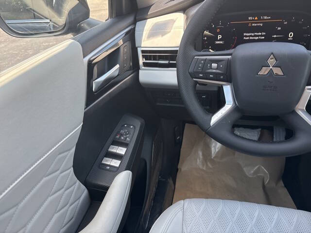 2025 Mitsubishi Outlander SEL