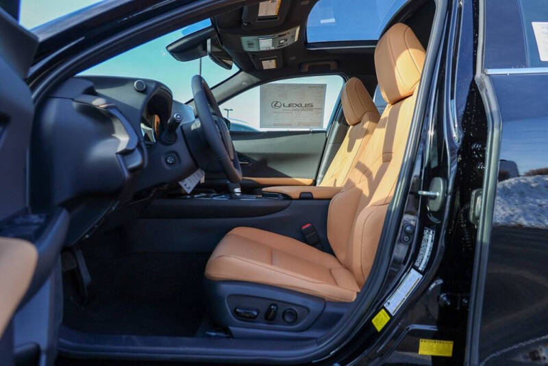 2025 Lexus UX 300h Premium