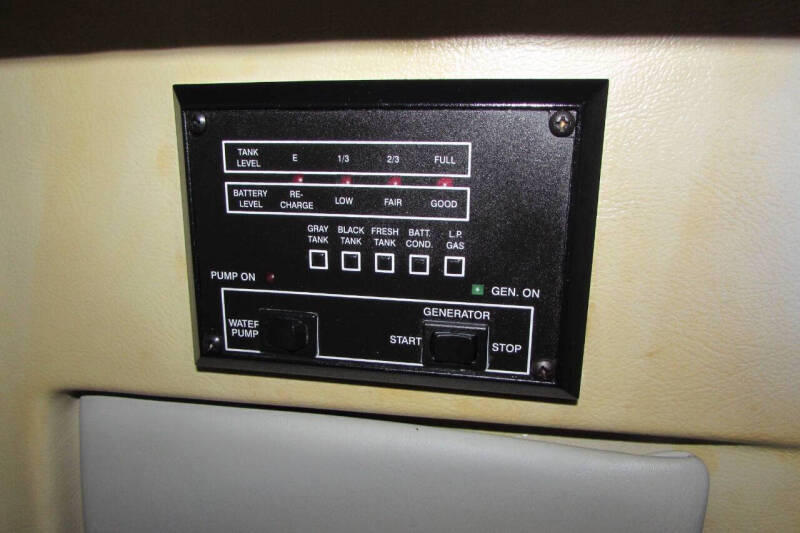 2001 Winnebago Rialta