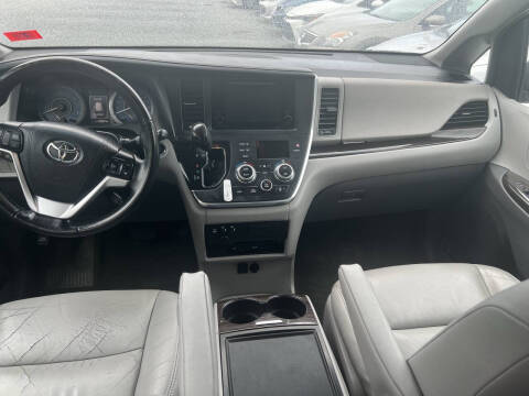 2016 Toyota Sienna XLE Premium 8-Passenger