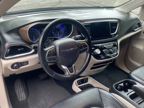 2017 Chrysler Pacifica Touring-L