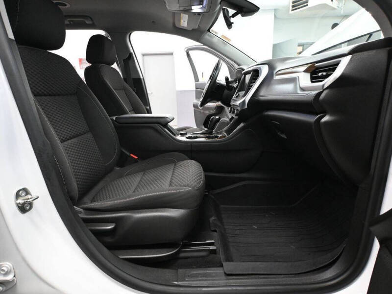 2017 GMC Acadia SLE-2