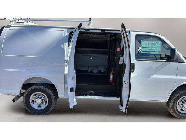 2025 Chevrolet Express 2500