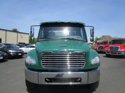 2015 Freightliner M2-106 CUMMINS 6.7L 250 HP
