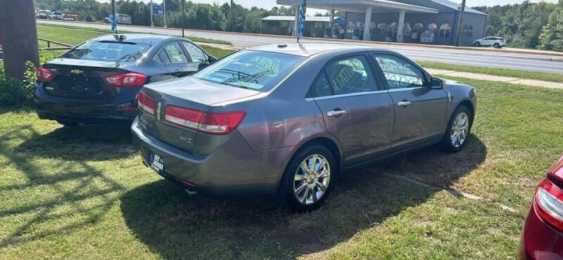 2010 Lincoln MKZ Base photo 3