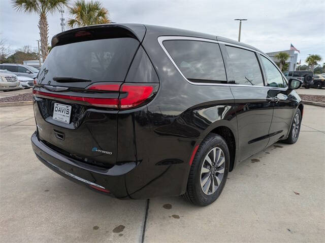 2024 Chrysler Pacifica Plug-In Hybrid Select