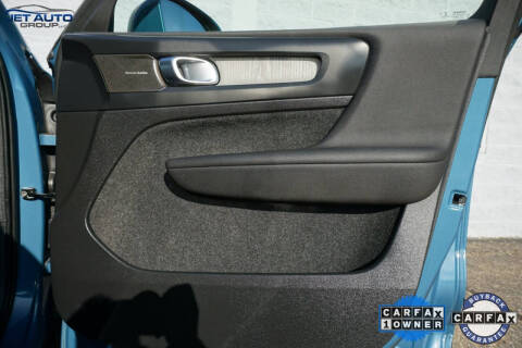 2023 Volvo XC40 B5 Ultimate Bright Theme