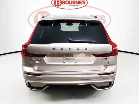 2025 Volvo XC60 B5 Core Dark Theme