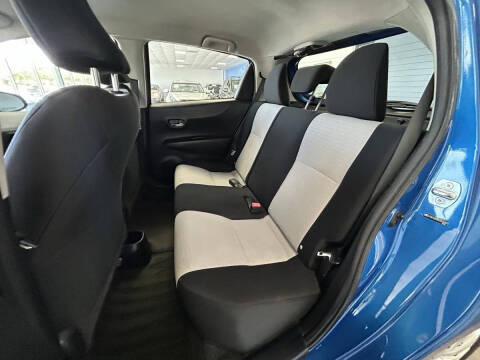2012 Toyota Yaris 5-Door LE