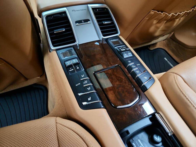 2016 Porsche Panamera