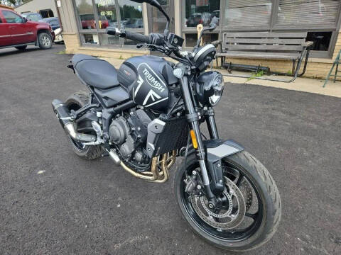 2024 Triumph Trident (Black)