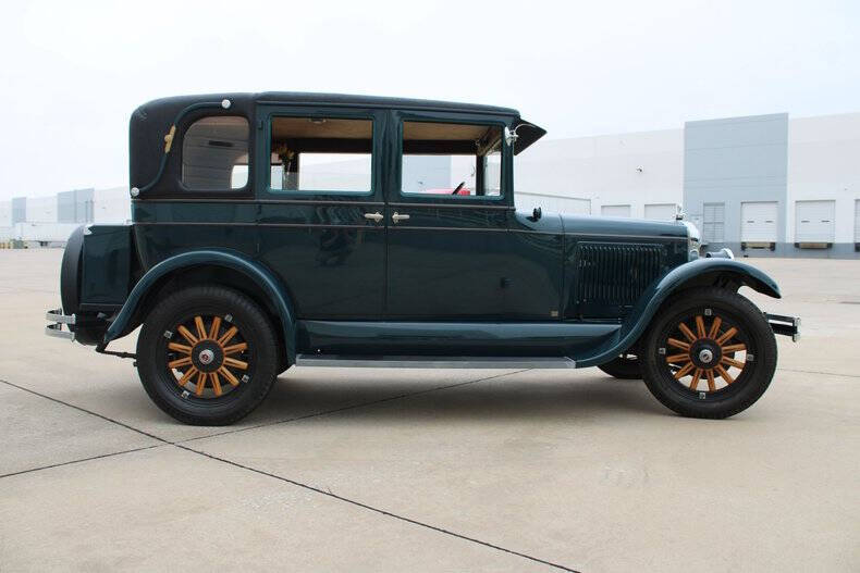 1927 Oldsmobile Sedan