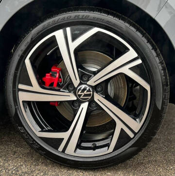 2025 Volkswagen Golf GTI SE