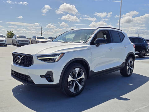 2026 Volvo XC40 B5 Plus