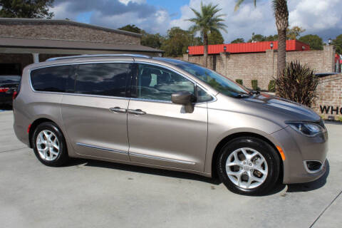 2017 Chrysler Pacifica Touring-L Plus