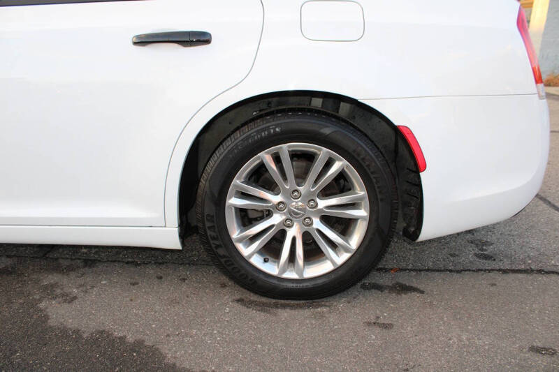 2017 Chrysler 300 Limited