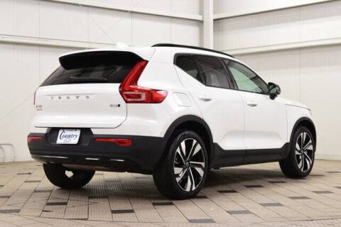 2025 Volvo XC40 B5 Plus Dark Theme