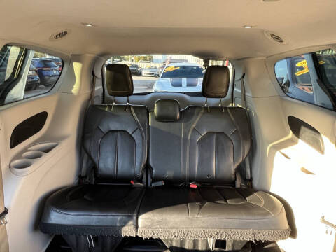 2017 Chrysler Pacifica Touring Plus