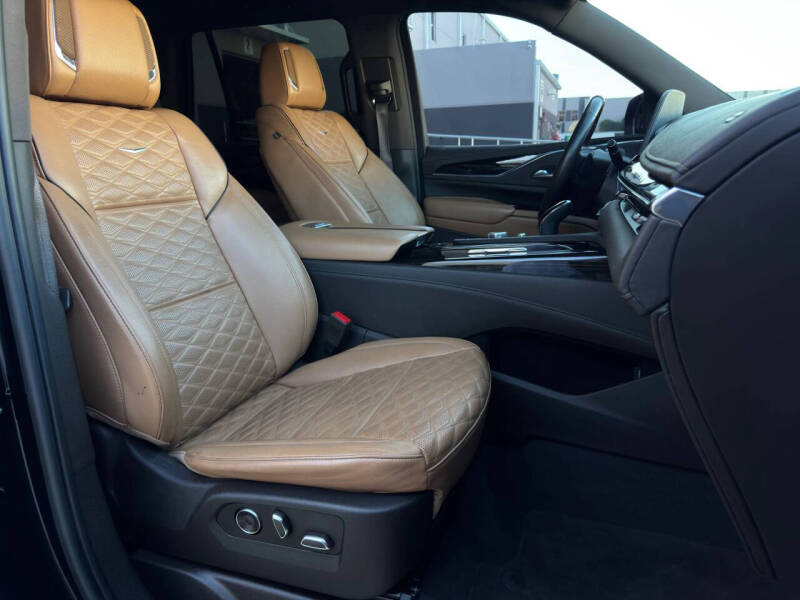 2023 Cadillac Escalade Sport