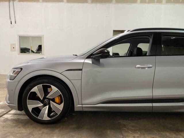 2023 Audi e-tron quattro Premium Plus