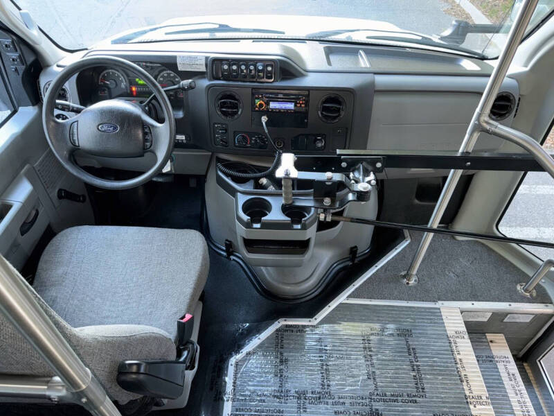 2013 Ford E-Series E-450 SD