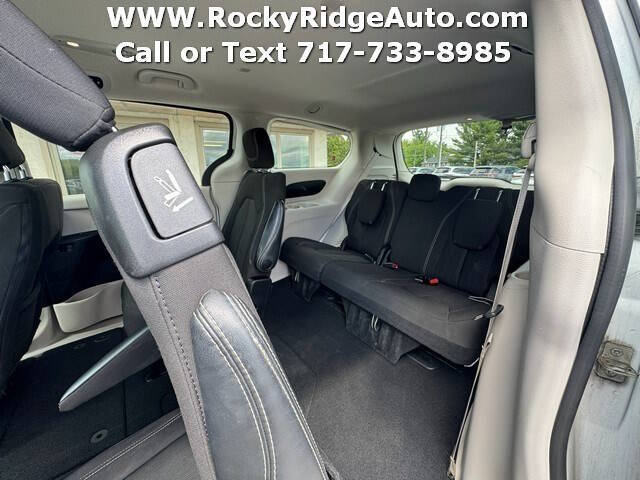 2023 Chrysler Voyager LX