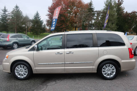2013 Chrysler Town and Country for sale at GEG Automotive in Gilbertsville PA