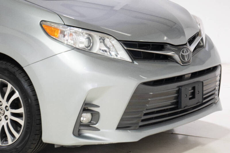 2020 Toyota Sienna XLE Premium 8-Passenger