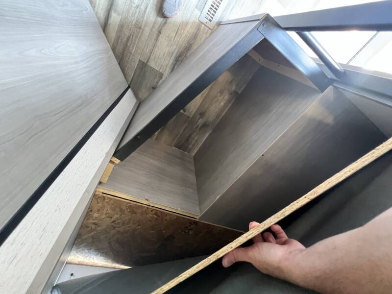 2023 Dutchmen Coleman Lantern 242BH