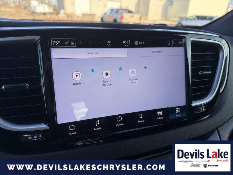 2025 Chrysler Pacifica Select