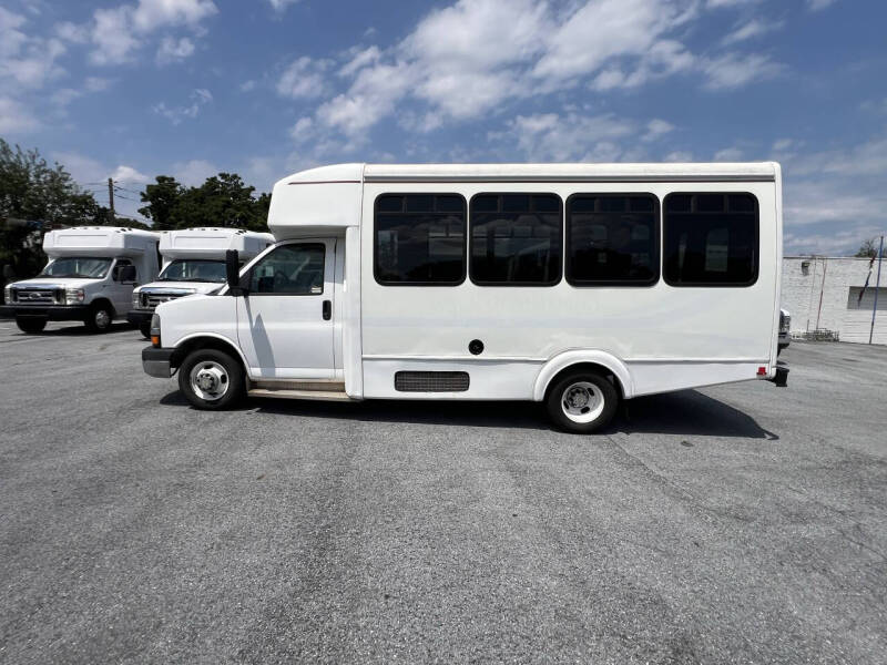 2014 Chevrolet Express C-4500 Shuttle Bus