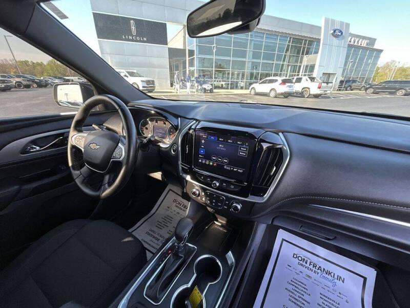 2023 Chevrolet Traverse LT Cloth