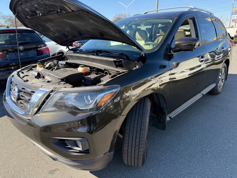 2017 Nissan Pathfinder SL