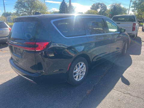 2025 Chrysler Pacifica Select