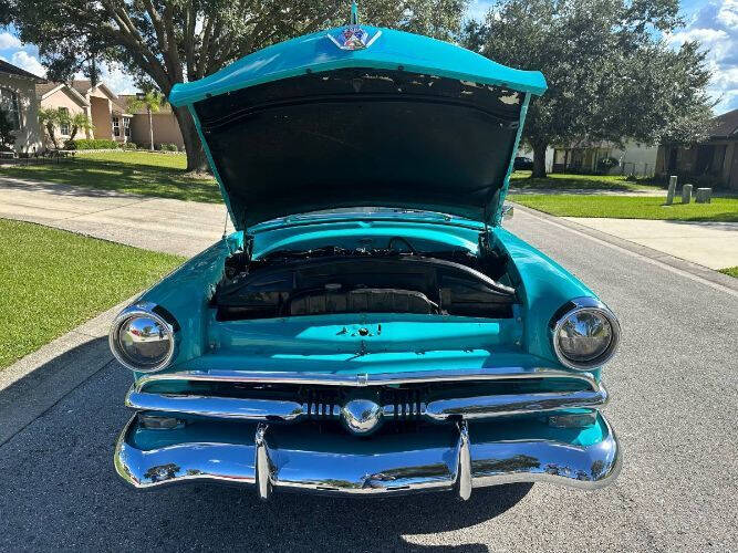 1953 Ford Crestline