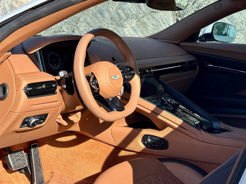 2025 Aston Martin DB12 V8