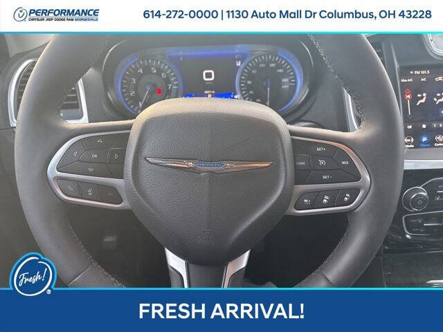 2023 Chrysler 300 Touring L