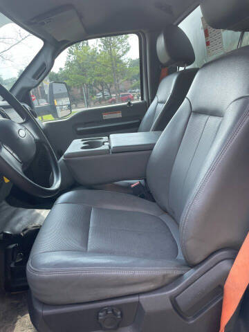 2013 Ford 26 FEET BOX TRUCK W/ LIFTGATE