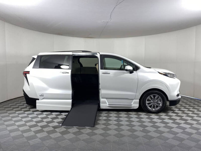 Used 2022 Toyota Sienna XLE with VIN 5TDJSKFC7NS051396 for sale in Tucker, GA