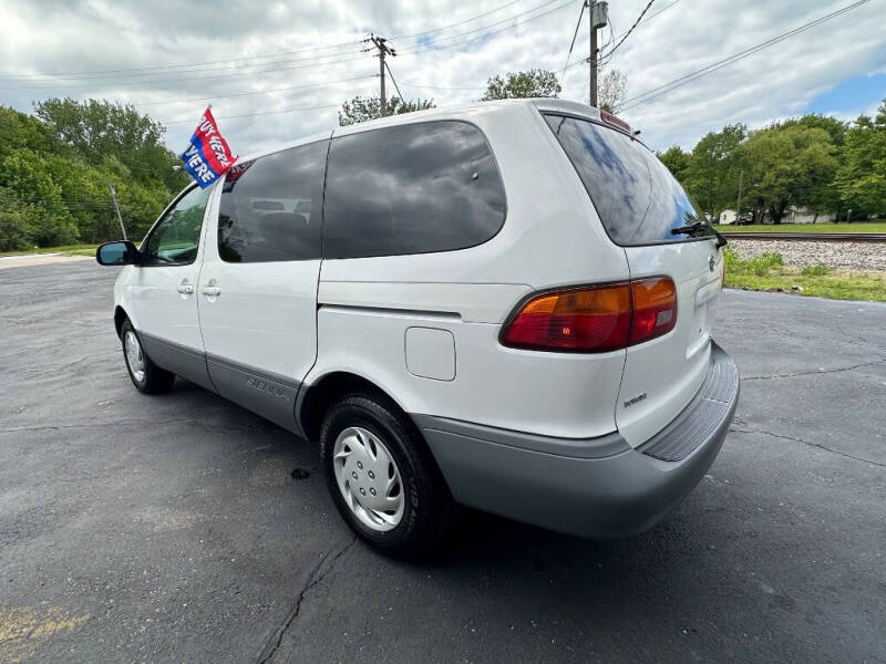 1999 Toyota Sienna CE