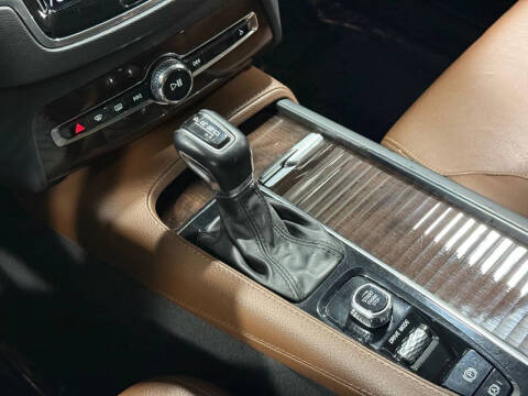 2019 Volvo XC90 T6 Momentum