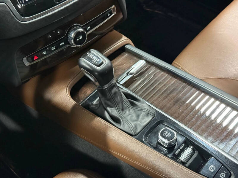 2019 Volvo XC90 T6 Momentum