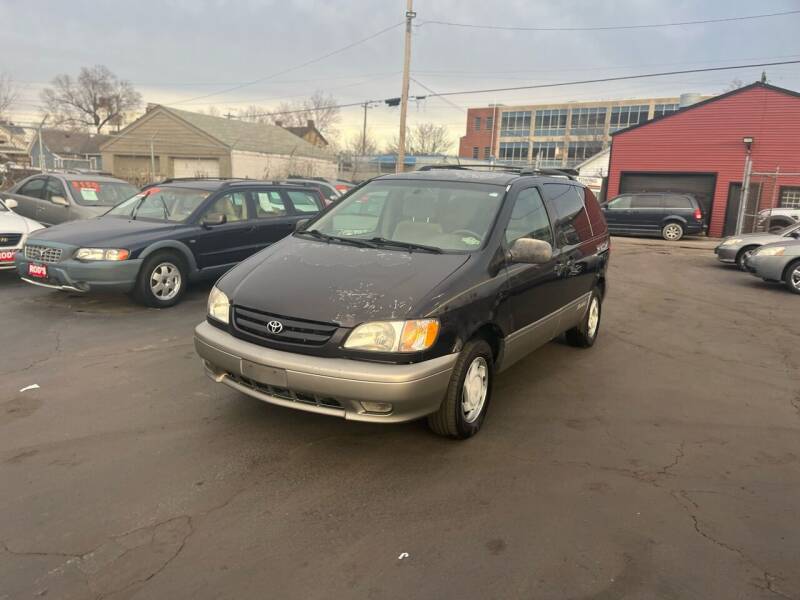 2001 Toyota Sienna for sale at Rod's Automotive in Cincinnati OH