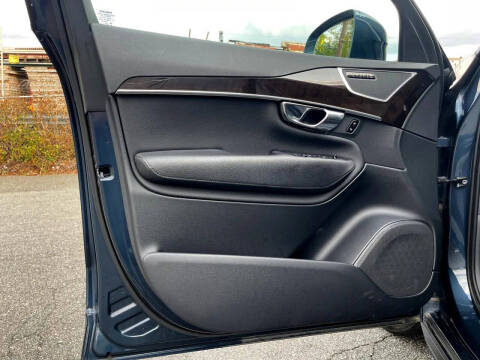 2019 Volvo XC90 T6 Momentum