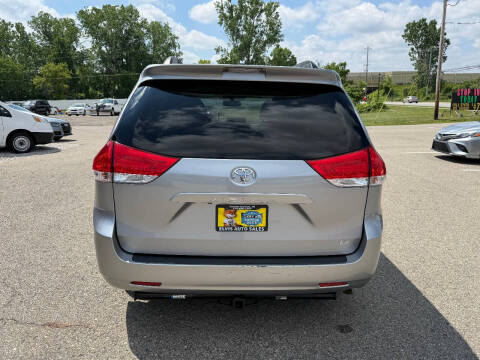 2012 Toyota Sienna LE 8-Passenger