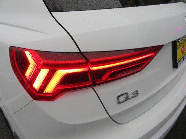 2021 Audi Q3 quattro Premium 40 TFSI