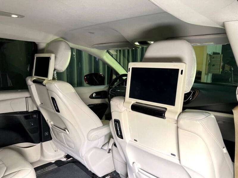 2017 Chrysler Pacifica Touring-L Plus