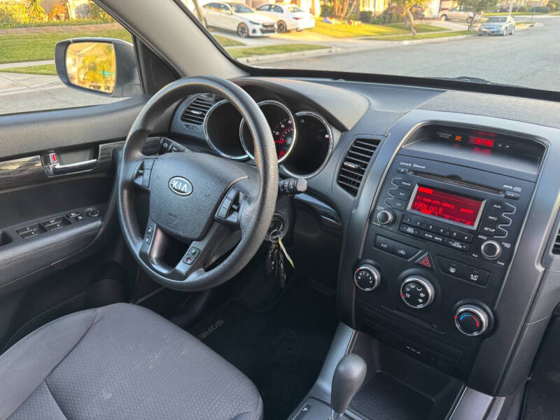 2011 Kia Sorento LX photo 13