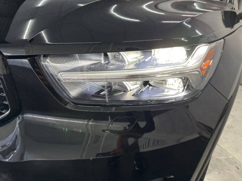 2022 Volvo XC40 T5 R-Design