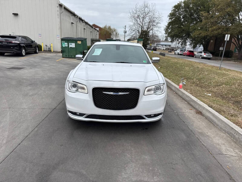 2018 Chrysler 300 C